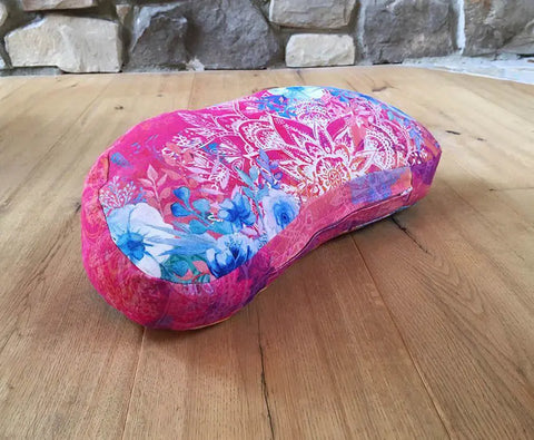 Image of THE SPIRIT OF OM® Halbmond-Sitzkissen / PINK FANTASY