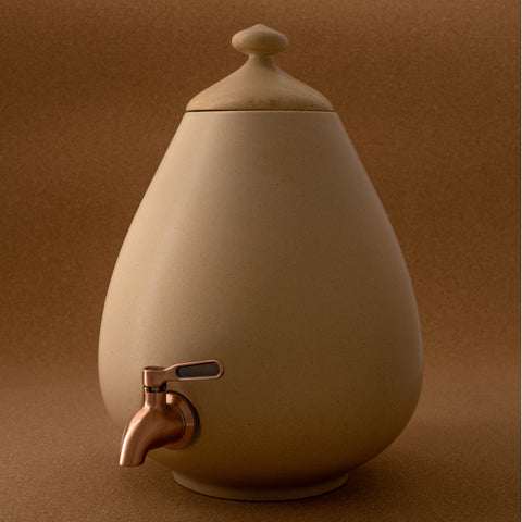 Image of MINNICO® Keramik Getränkespender (5l) Porzellan-Ei + Gratis-Ständer / GOLDSAND