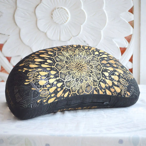Image of THE SPIRIT OF OM® Sitzkissen (Halbmond) / Diverse Motive