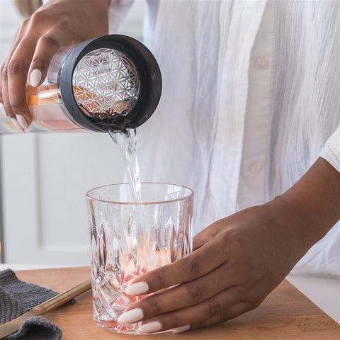 Image of NEU! VITA JUWEL Karaffe SANA (750ml) Black Lava / COURAGE