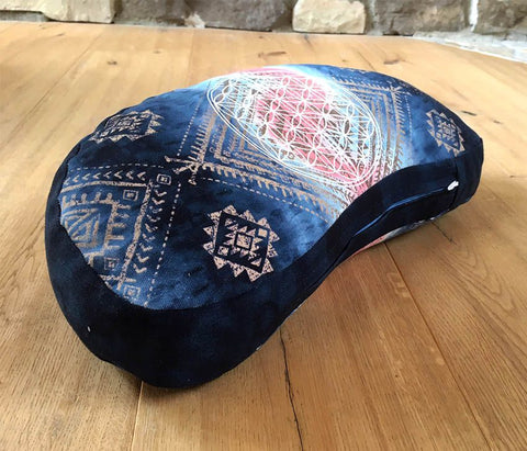 Image of THE SPIRIT OF OM® Halbmond-Sitzkissen / INDIGO DREAM