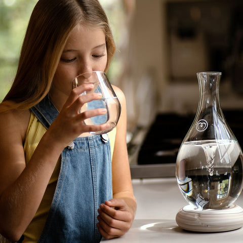 Image of MAYU® SWIRL Wirbelkaraffe (1.5l) / Diverse Farben