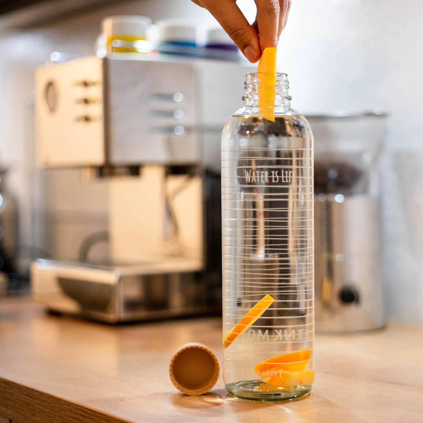 CARRY Glasflasche (1L) / WATER IS LIFE