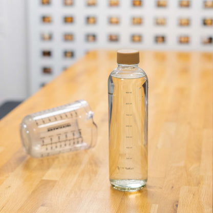 CARRY Glasflasche (1L) / HYDRATION (mit Volumenmarkierung)