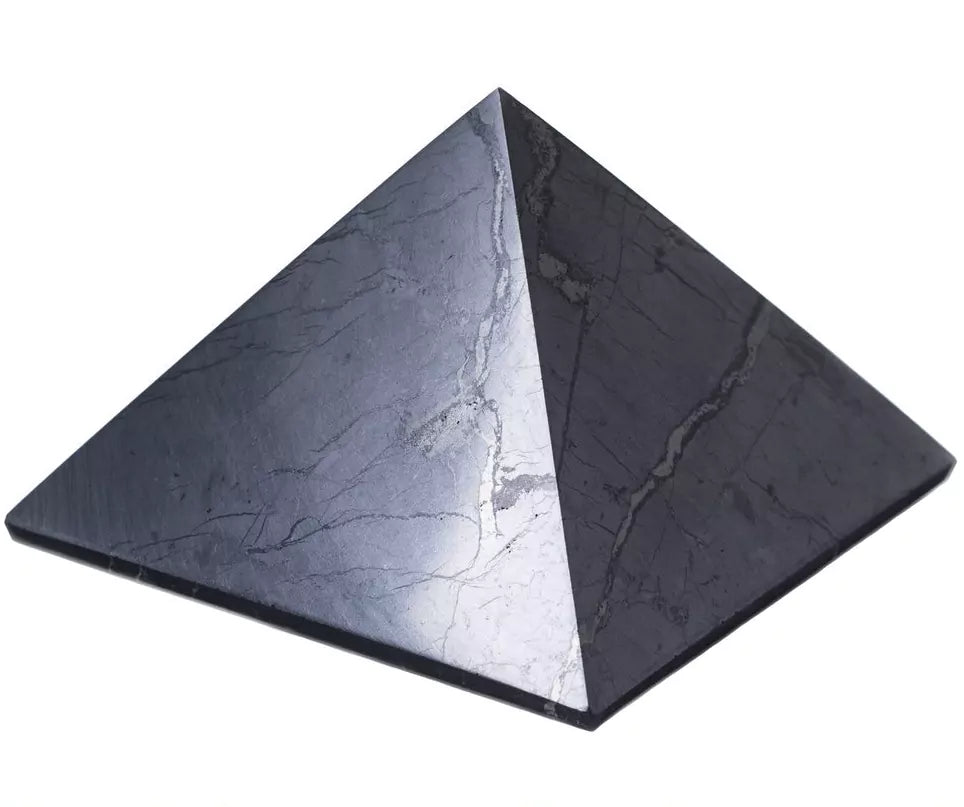 Original Schungit Objekte / PYRAMIDE (15cm)
