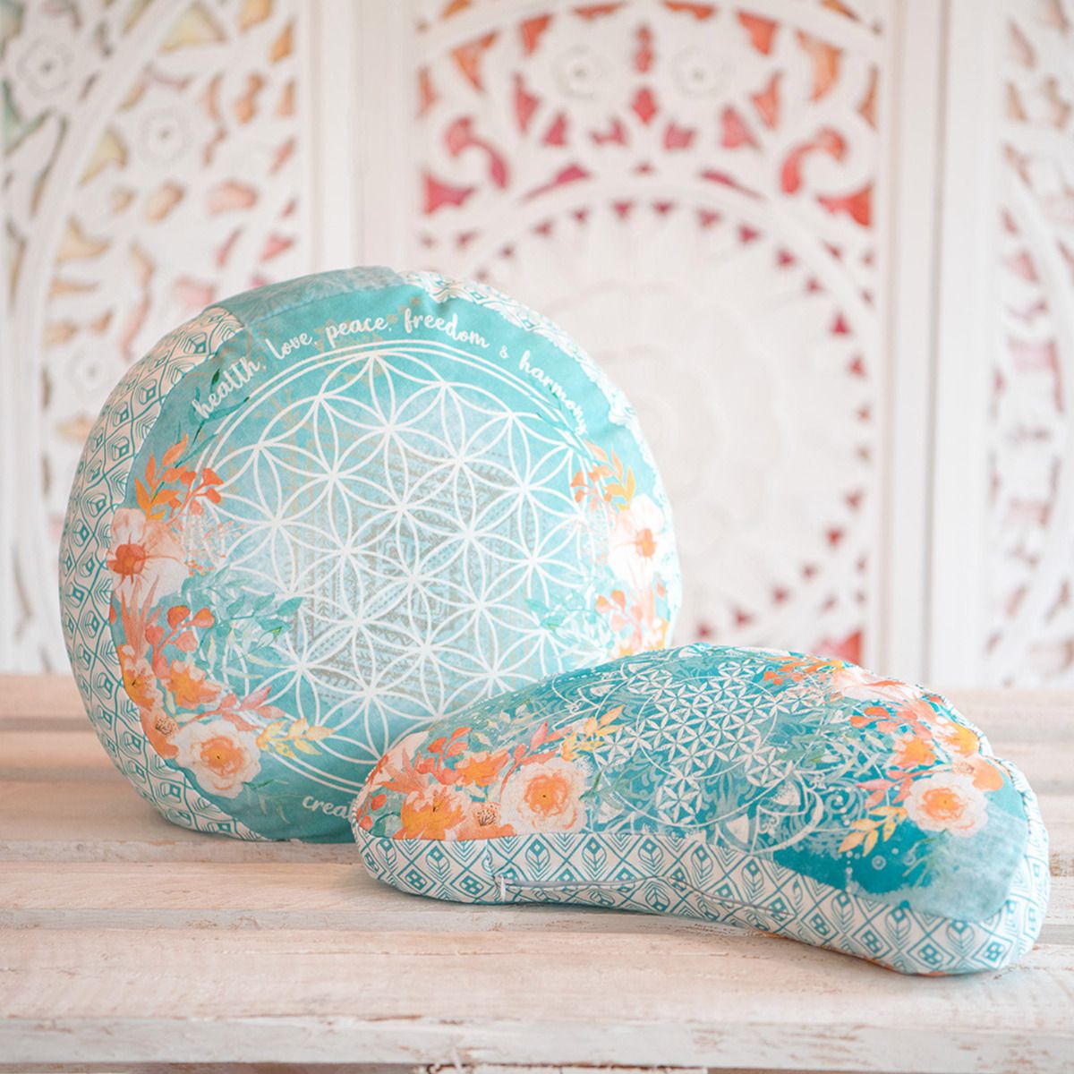 THE SPIRIT OF OM® Halbmond-Sitzkissen / JADE FLOWER